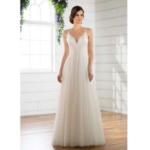 Beachy A-line Essense of Australia wedding dress. Never worn or altered.